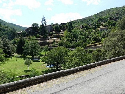 La tour donjon du château de Monteils