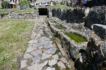 Source du village et ses abreuvoirs à bestiaux