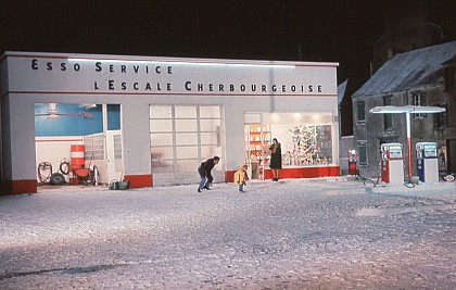 La station service, quai Alexandre III