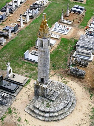 Lanterne des Morts de Château-Larcher