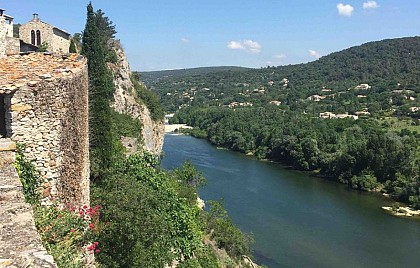 Aiguèze bord de l’Ardèche