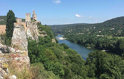 Aiguèze et sa Tour Médievale