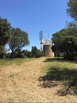 Ancien Moulin à Vent de Venejan