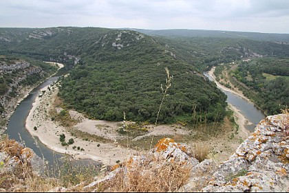 Profiter d'un point de vue sur les gorges du Gardon