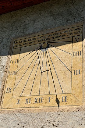 Cadran solaire sur l'église de La Garde