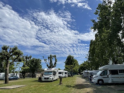 Aire naturelle et camping à la ferme La Grange