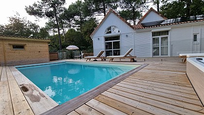 Chalet scandinave très lumineux, à 3 mn du lac et 10 mn de l'océan. Chalet SEVEN.