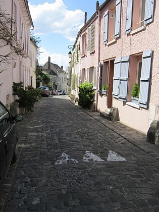 Neauphle-le-Château, Grande rue