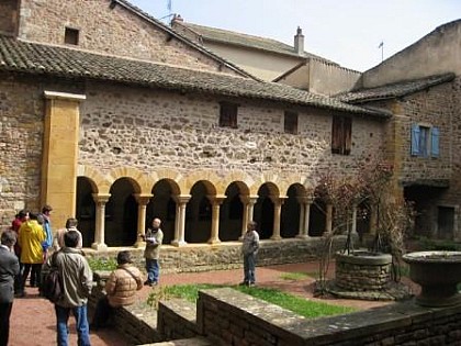 Cloister in Salles-Arbuissonnas