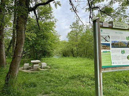 Aire de pique-nique au bord du Rhône aux Avenières-Veyrins-Thuellin