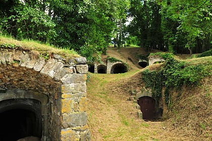 Montaigut-le-Blanc and the 140 caves of Saint-Julien