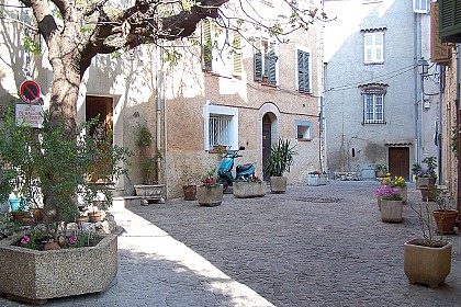 La place des Paramideaux