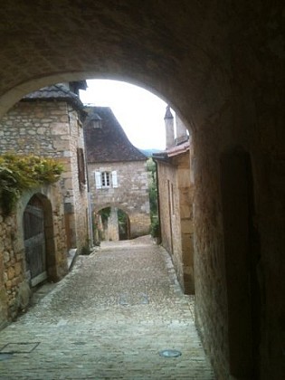 Porche et ruelle de Castelnaud