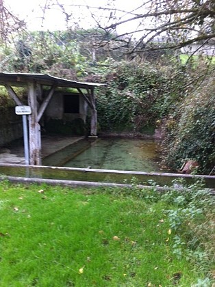 Vieux lavoir des Moutilloux
