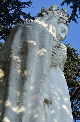 Statue monumentale de la Vierge