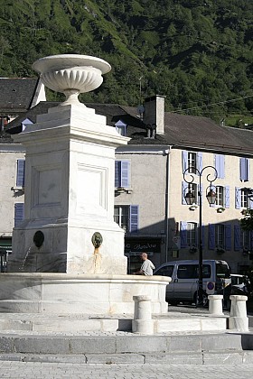 Fontaine de la place principale
