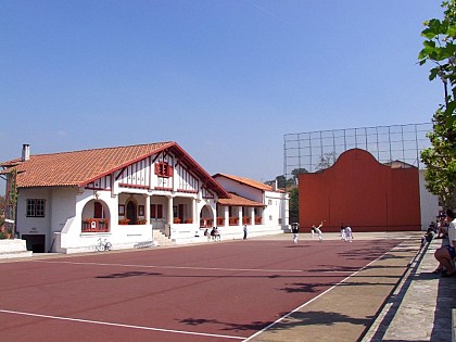La Mairie et son Fronton