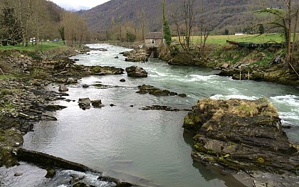 The slalom kayak circuit at the bridge Pont des Grottes