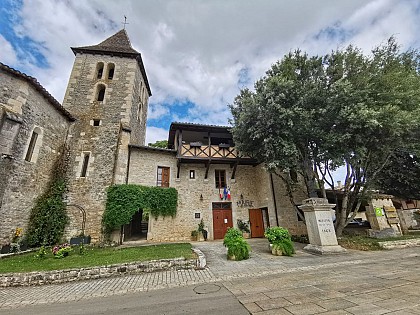 Eglise, mairie et lavoir