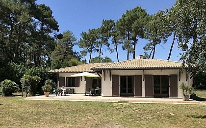 Villa sous les pins à la Hume