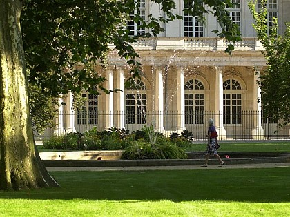 GOVERNMENT PALACE GARDEN