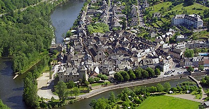 Le Château d'Entraygues au confluent du Lot et de la Truyère