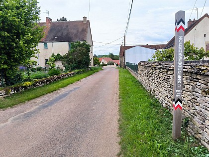 Ligne de démarcation - ancien poste de contrôle allemand - Poteau