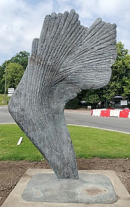 Sculpture en bronze d’András Beck, intitulée Lueur