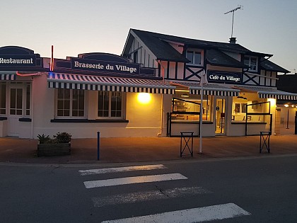 Le café du village