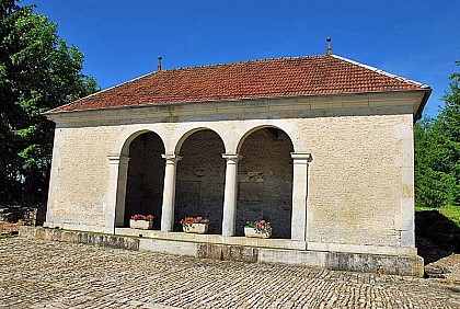 LAVOIR DE LA FONTAINE DU MONT