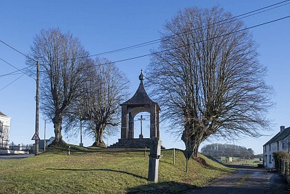 Le calvaire et ses abords