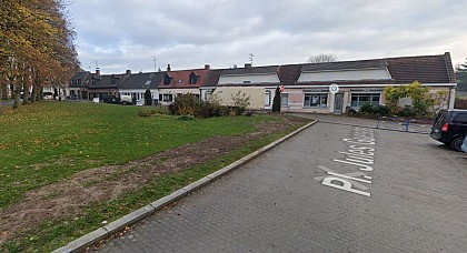 La rangée de petites maisons basses