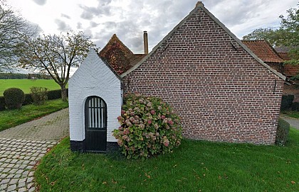 La ferme Montaigne-Carette et la chapelle Notre-Dame de Lourdes