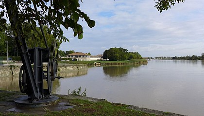 Vue sur la Charente, depuis la Corderie royale