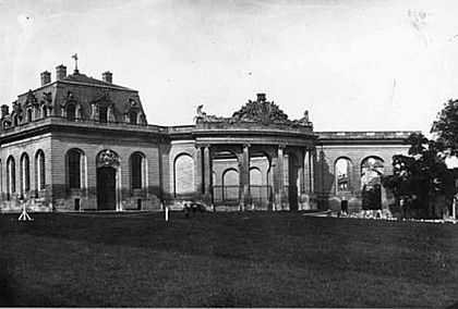 Les Grandes Écuries