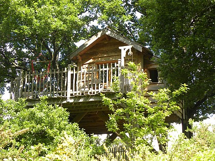 A L'ORÉE DES CHENES - LA CABANE CÉLESTE
