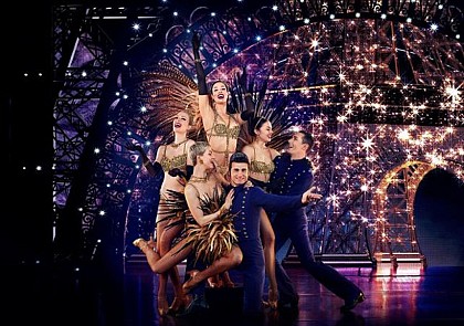 Spectacle Paris Merveilles au Lido - Coupe de champagne en option