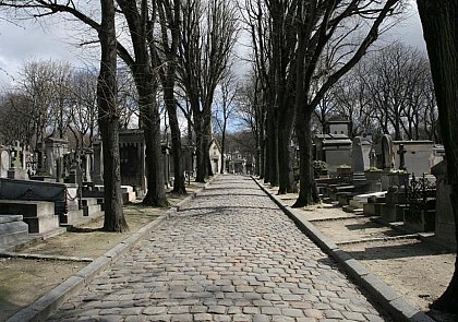 Guided Tour of Père Lachaise Cemetery – In English only