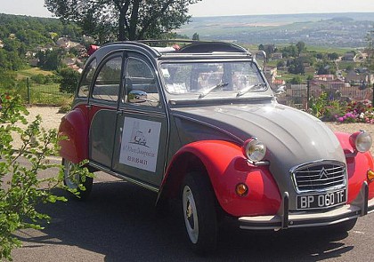 Découverte de Reims en 2CV, visite de cave et dégustation de Champagne – 3h30