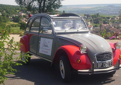 Heritage Tour of Reims & Vineyard Visit in a Vintage 2CV Car – 2 hours