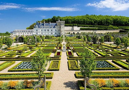 Excursion to the Langeais, Ussé, Azay-le-Rideau & Villandry Châteaux in a Minibus – Departing from Tours