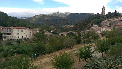 Le Pont Vieux ou "Pont du Diable" à Olargues de 32,60m de portée principale pour 3m de largeur