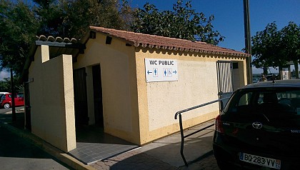 WC Public accès PMR avec point d'eau