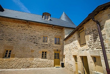 Le gîte de la tour de guet avec piscine privée et sauna