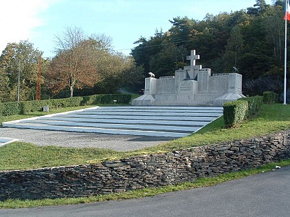 Le Monument aux Morts du Maquis des Manises et le Calvaire des Manises