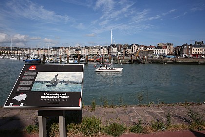 Table de lecture impressionniste n°1 - L'avant-port depuis le Pollet