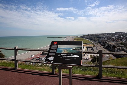 Table de lecture impressionniste n°4 - La plage de Dieppe vue de la falaise Ouest