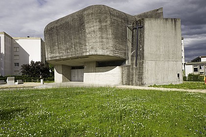 Eglise Sainte-Bernadette et aménagement de ses abords