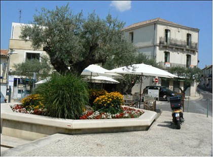 Place de la Liberté au centre du village historique