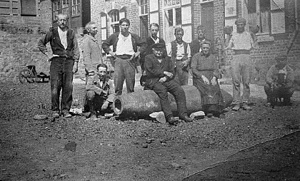 11, rue de la place :  emplacement de la bombe